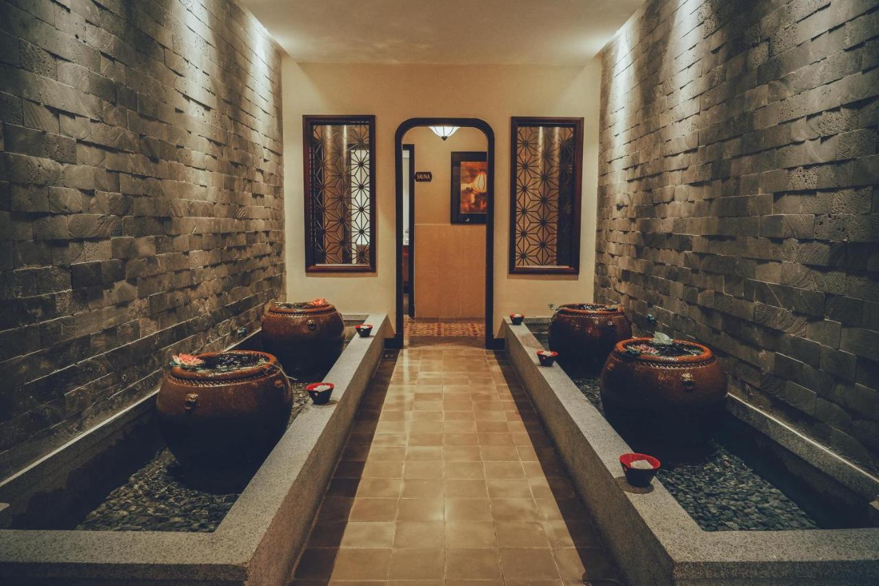 Allegro Hoi An . A Little Luxury Hotel & Spa Kültér fotó A foot bath at a spa