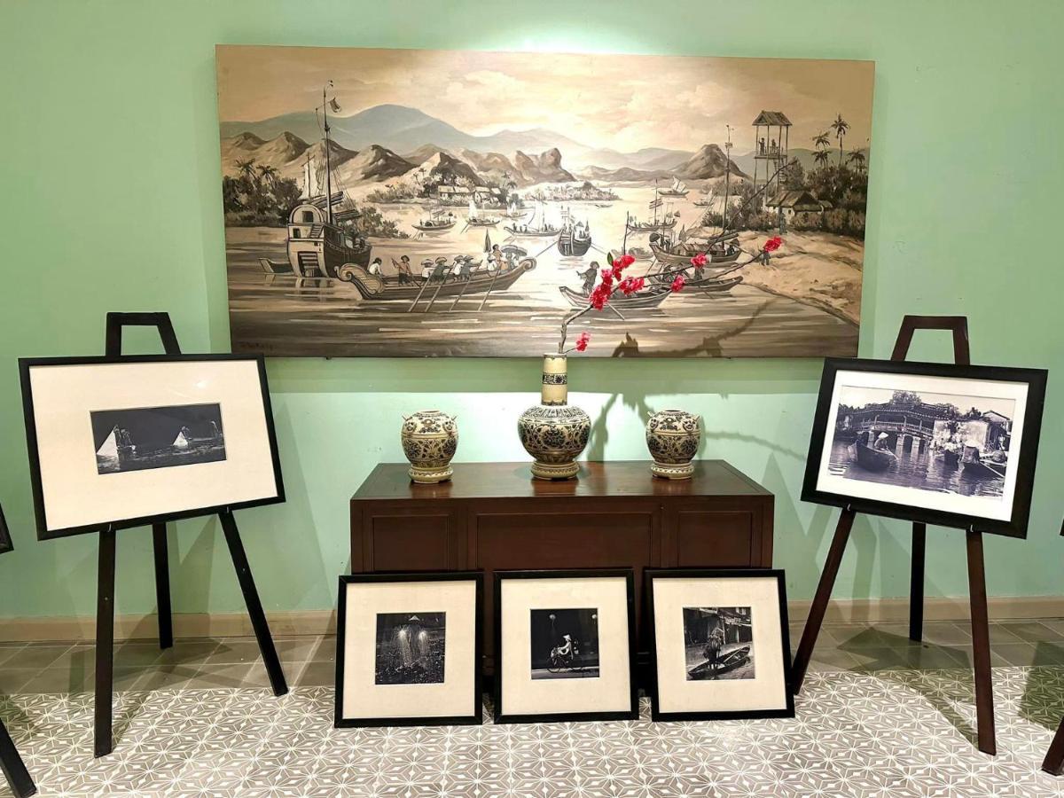 Allegro Hoi An . A Little Luxury Hotel & Spa Kültér fotó A display of photographs by the author