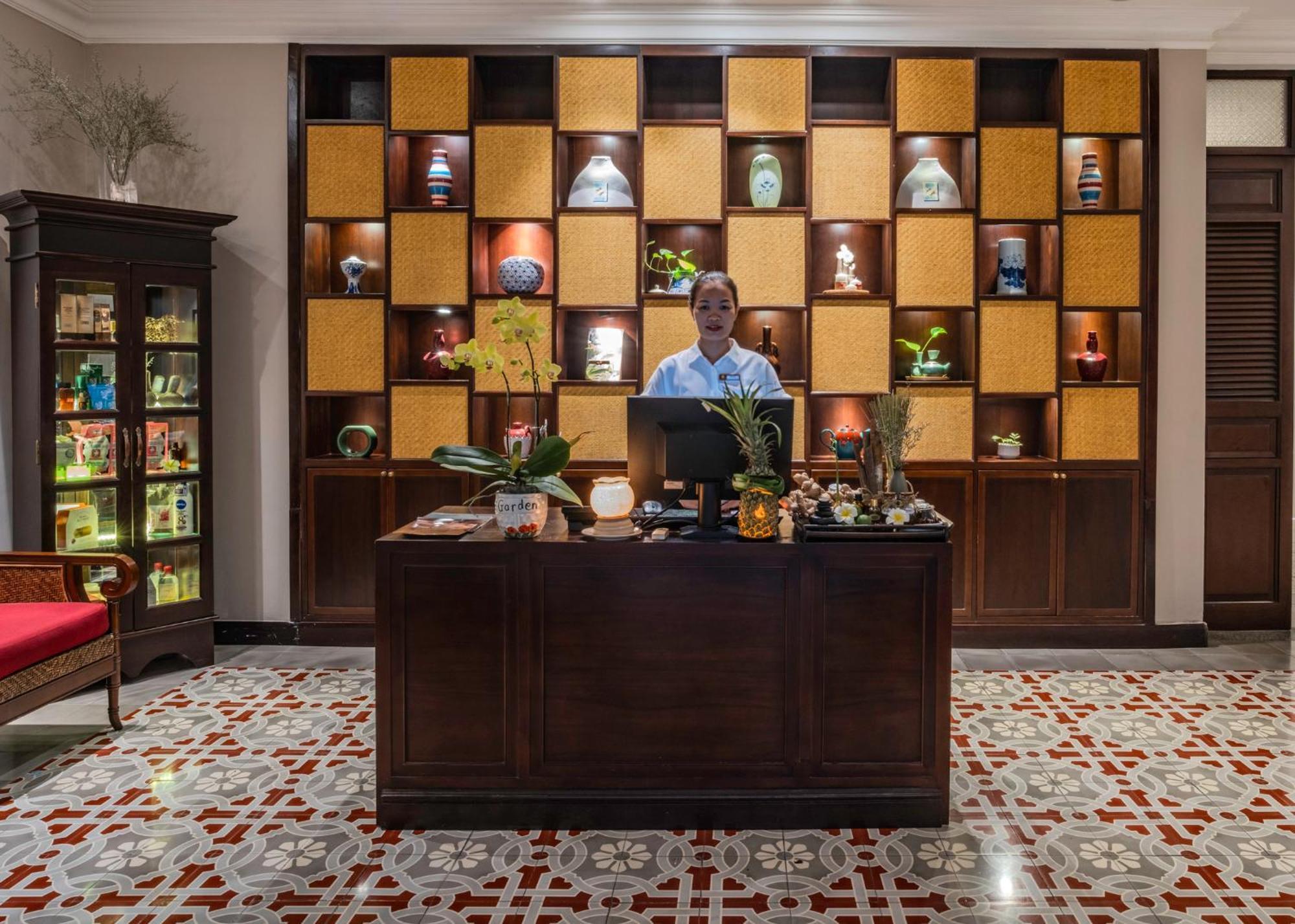 Allegro Hoi An . A Little Luxury Hotel & Spa Kültér fotó Reception desk at the hotel